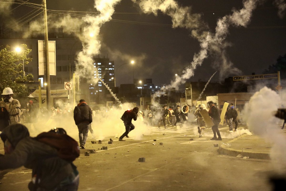 Peru'da Devlet Başkanı Manuel Merino istifa etti