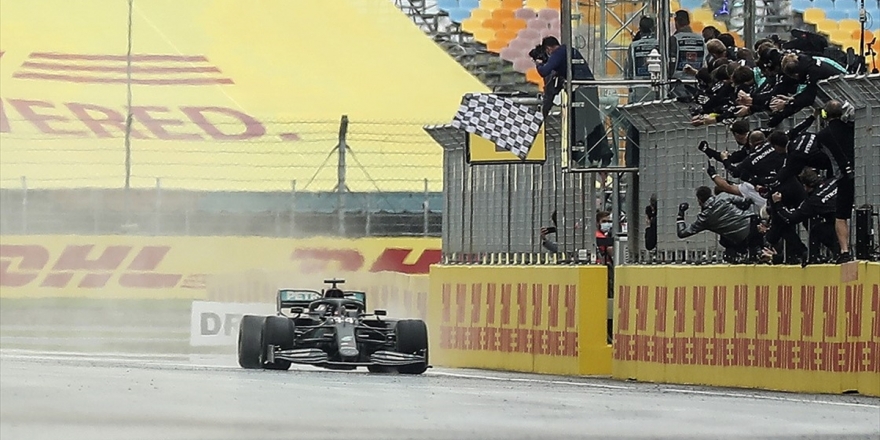 Hamilton, Schumacher'i İstanbul'da Yakaladı