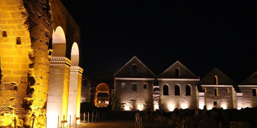 Unesco Adayı 7 Asırlık Ören Yeri Işıklandırıldı