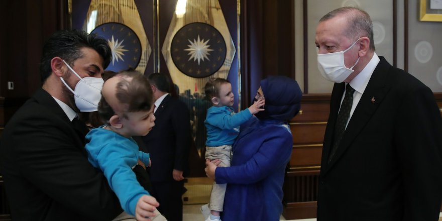 Erdoğan, Siyam İkizleri Derman ve Yiğit ile Ünlü Cerrah ile görüştü