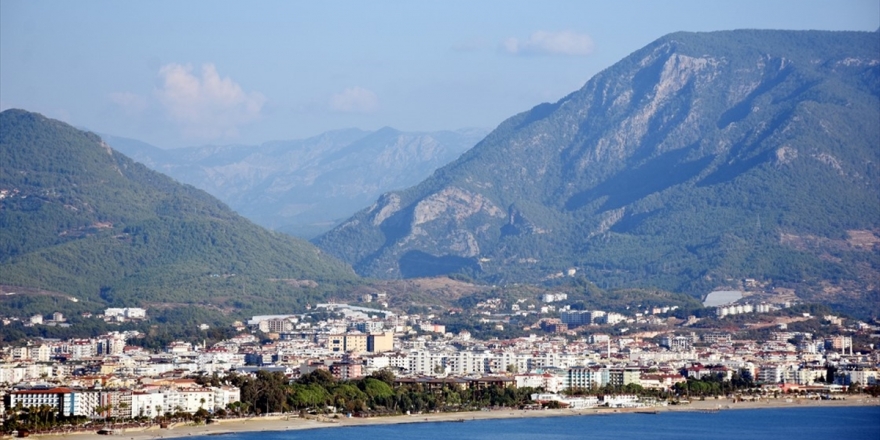 Koronavirüs Sürecinde Türkiye'yi 'Güvenli' Bulanlar Ülkelerine Dönmek İstemiyor