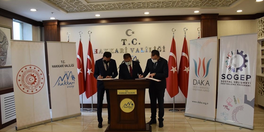 Hakkari'de Tekstilkent Projesiyle 800 Kişinin İstihdam Edilmesi Hedefleniyor