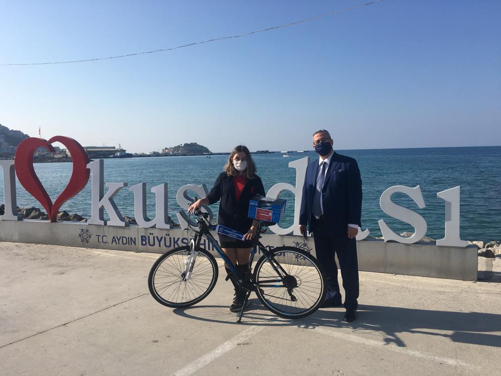 Gençler Şiirlerini Atatürk İçin Yazdı