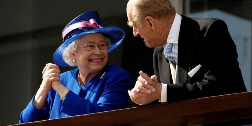 Kraliçe Elizebeth ve Esi 73. Evlilik Yıldönümünü Kutluyor