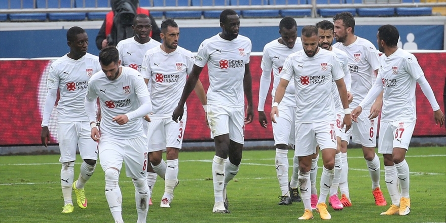 Sivasspor'un Deplasmanda Bileği Bükülmüyor