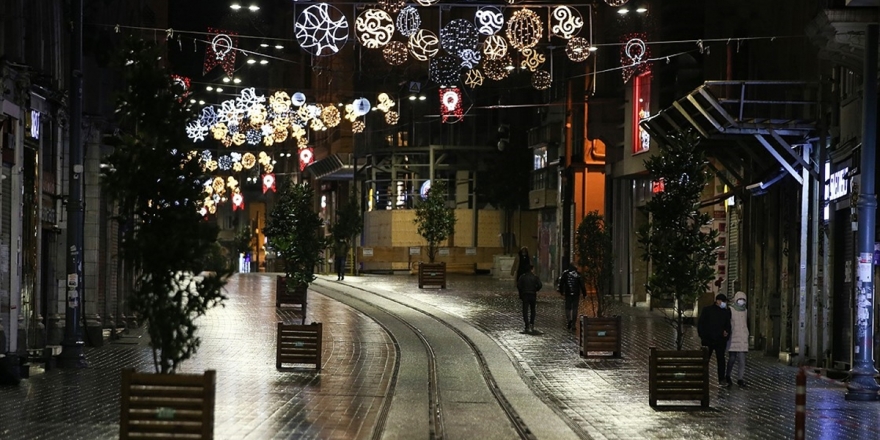 Türkiye Genelinde Kovid-19 Tedbirleri Kapsamında Sokağa Çıkma Kısıtlaması Başladı