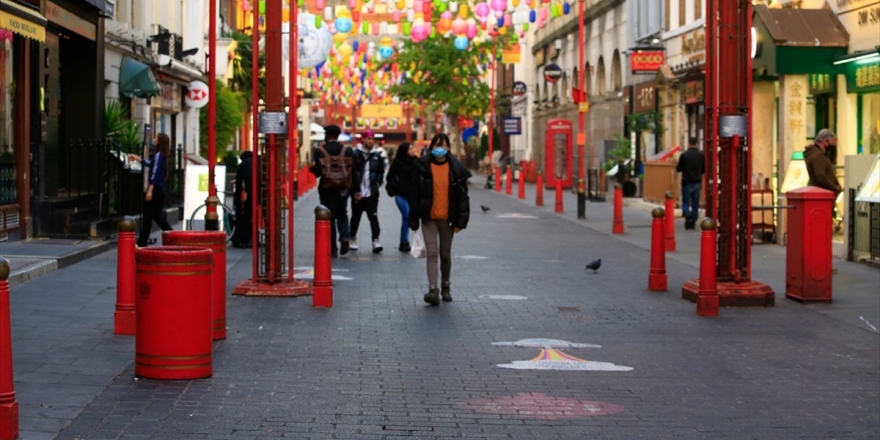 İngiltere'de Kovid-19 Testi Negatif Çıkan Yolcuların Karantina Süresi Kısaltılacak