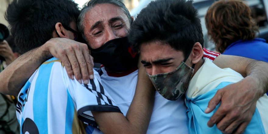 Maradona'ya Gözyaşları İçinde Veda