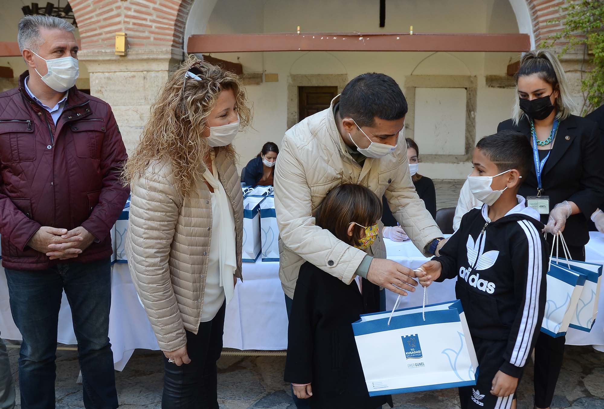 Başkan Ömer Günel'in Başlattığı Tablet Kampanyası Öğrencilerin Yüzünü Güldürdü