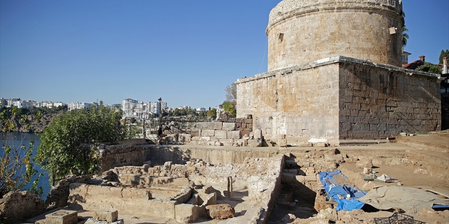 Antalya'da Arkeolojik Kazıda Buz Fabrikası Kalıntıları Ortaya Çıkarıldı