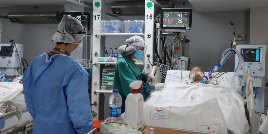 Türkiye'de Son 24 Saatte 30 Bin 103 Kişinin Kovid-19 Testi Pozitif Çıktı, 182 Kişi Hayatını Kaybetti