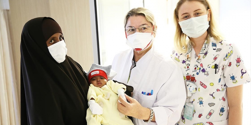 4 Bacaklı Doğan Somalili 'Parazitik Yapışık İkiz' Şifayı Türkiye'de Buldu