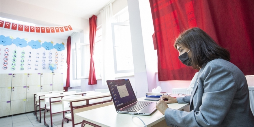 Milli Eğitim Bakanı Selçuk: Her Gün 2,5 Milyon Canlı Ders Yapıyoruz