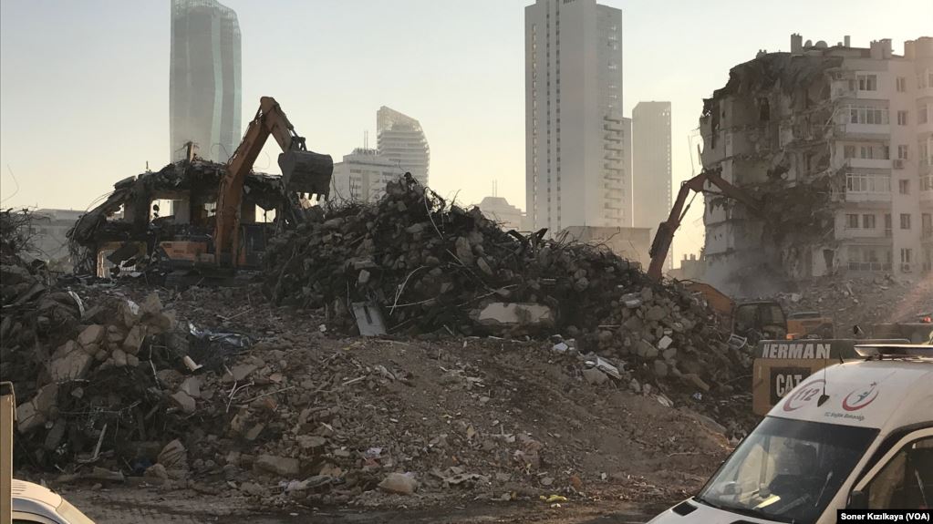 İzmir’de Deprem Bölgesi Hayalet Kent Oluyor