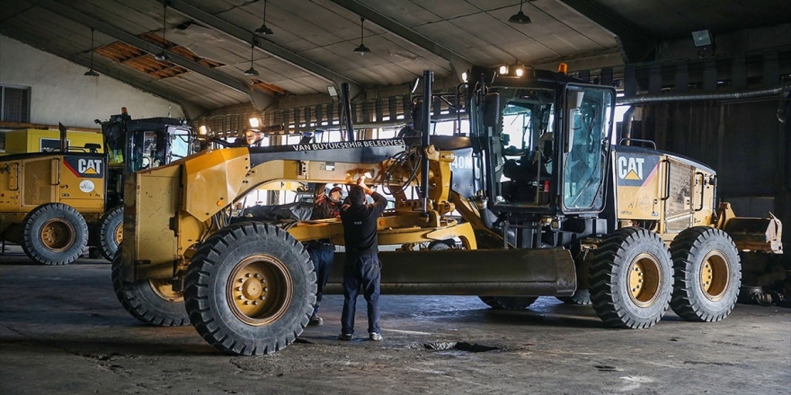 'Kar Kaplanları' Van'da 600 Kişilik Ekiple Kış Boyunca Yolları Açık Tutacak