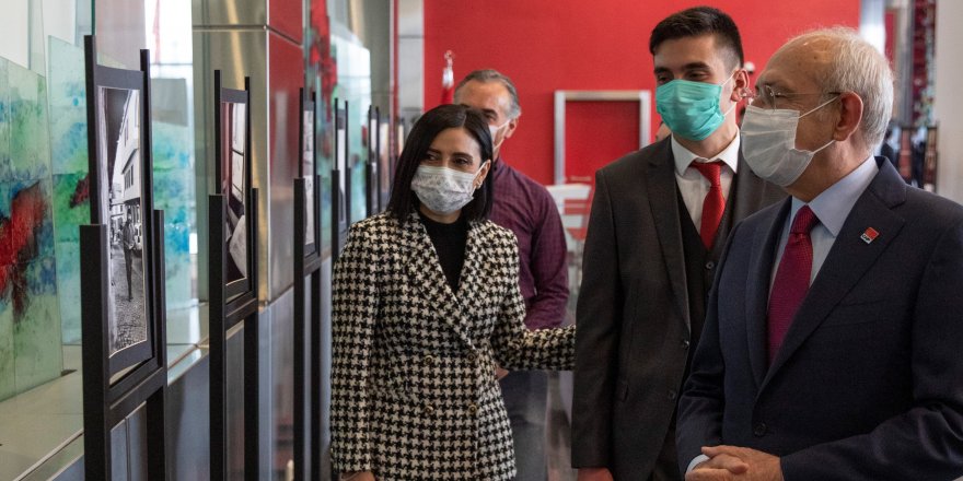 Kılıçdaroğlu, Otizmli Bedirhan Nazif Arı'nın Fotoğraf Sergisini Gezdi