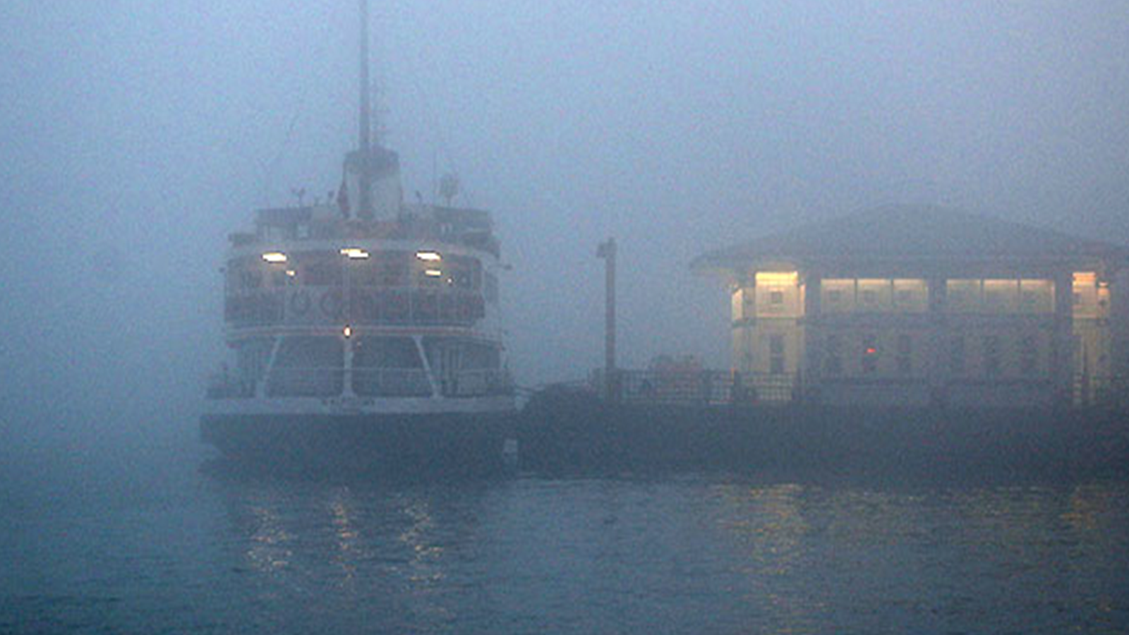 İstanbul Boğazı'nda gemi geçişleri çift yönlü askıya alındı