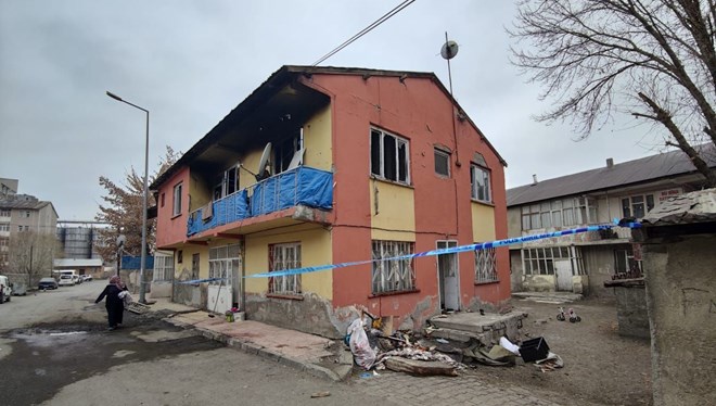 Ağrı'da baba ve iki çocuğu yangın kurbanı