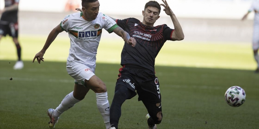 Gençlerbirliği Liderin Fiyakasını Bozdu!