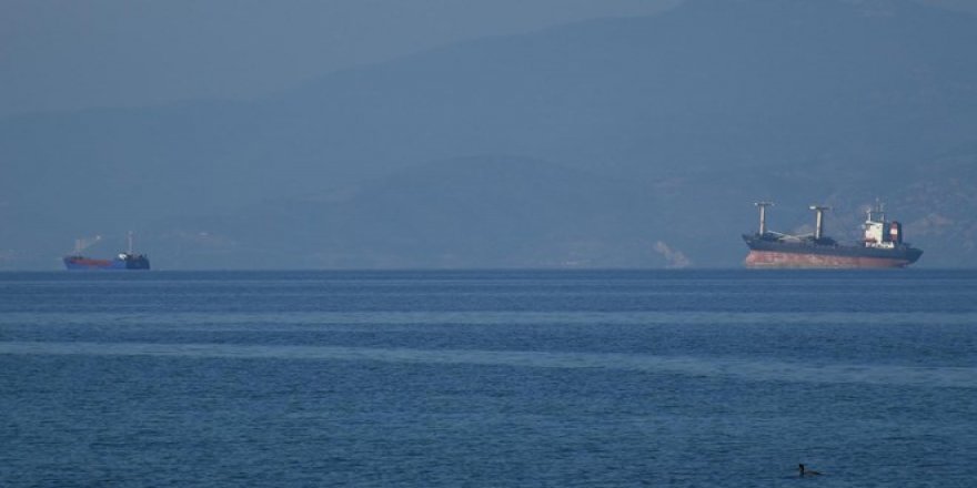 Kuşadası açıklarında kuru yük gemileri çarpıştı