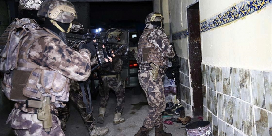 Adana'da Deaş'a Yönelik Operasyonda 4 Şüpheli Yakalandı