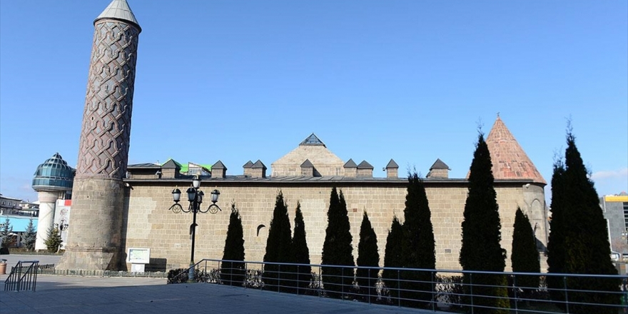 Turistler Erzurum'un 'Kültür Yolu'na Hayran Kalacak