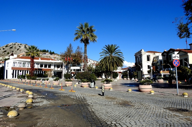 Çeşme'de yazlık evler dolu, sokaklar boş Çeşme'nin nüfusu 200 bini aştı