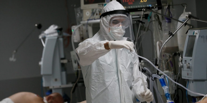 Türkiye'de Kovid-19 Nedeniyle Hayatını Kaybedenlerin Yüzde 62'si Erkek