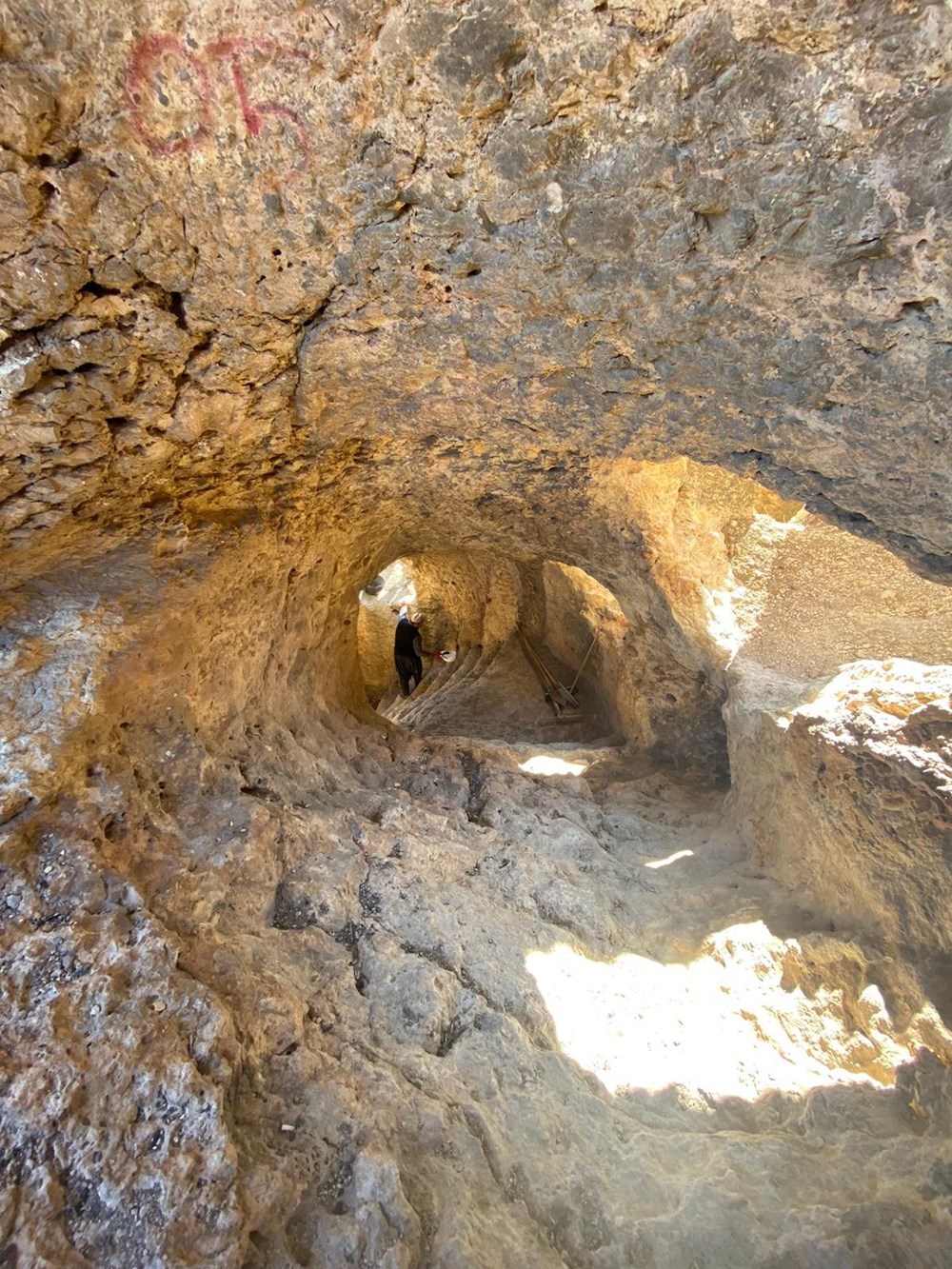 Asur Kalesi'nin gizemli tünelleri açılıyor