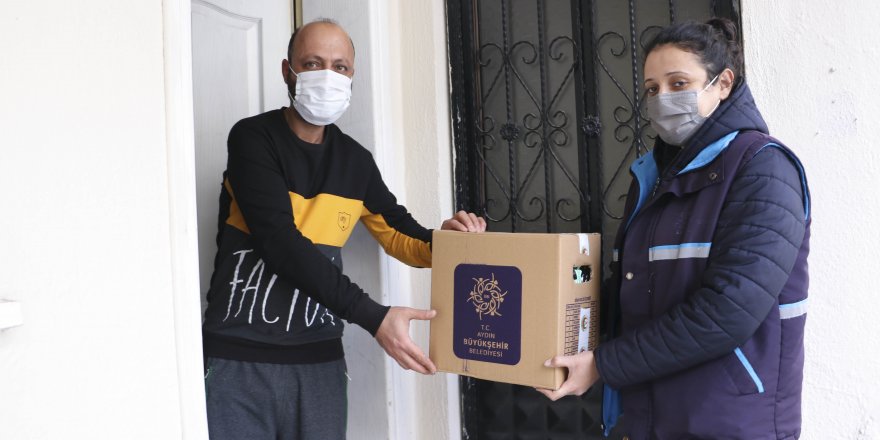 Aydın Büyükşehir Belediyesi'nden Kepenk Kapatan Esnafa Gıda Desteği