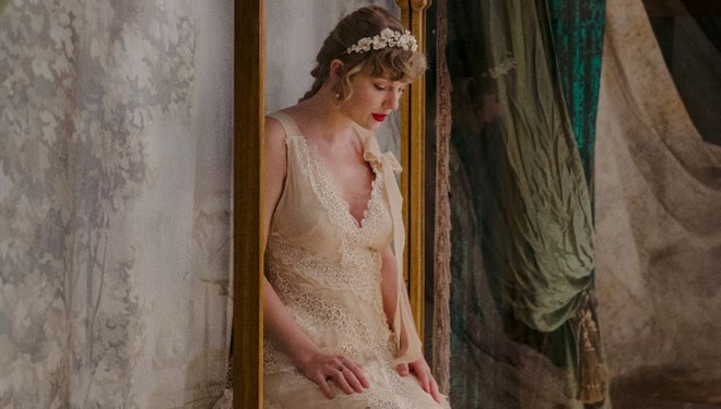 Taylor Swift’in 9. albümü evermore müzikseverlerle buluştu