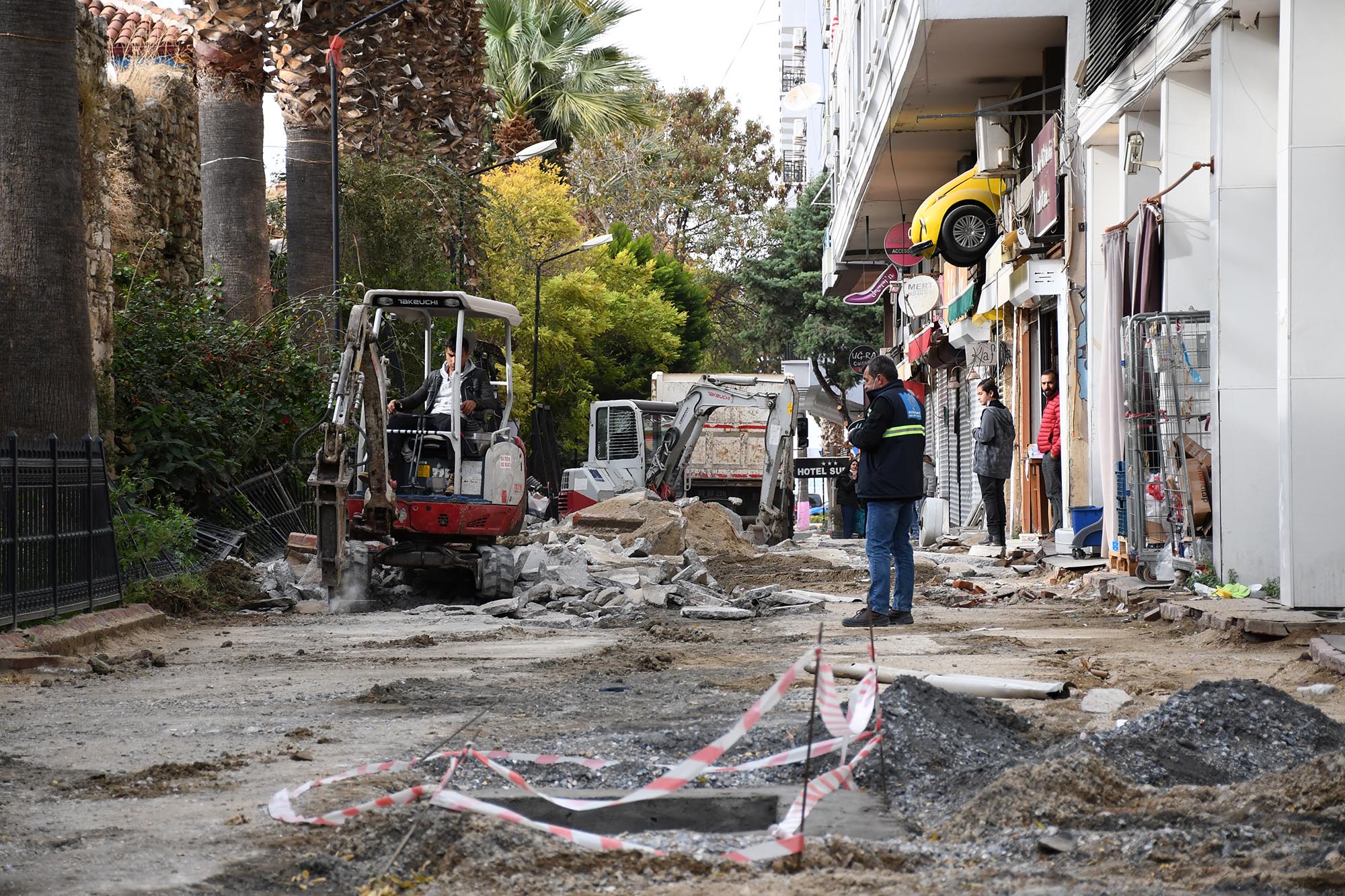 KUŞADASI EKONOMİSİNİN CAN DAMARINDAKİ ÇALIŞMALAR HIZ KESMİYOR