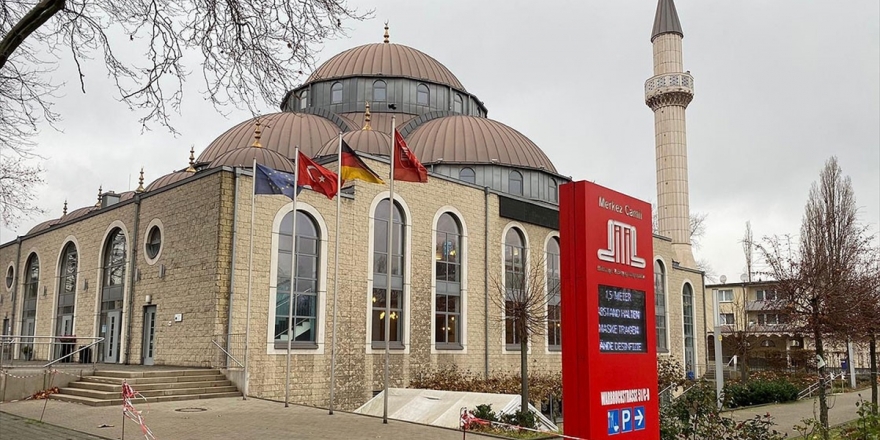 Almanya'da Camiye İslamofobik İçerikli Mektup Gönderildi