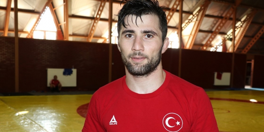 Milli Güreşçi Şerif Kılıç, Dünya Kupası'nda Finale Çıktı