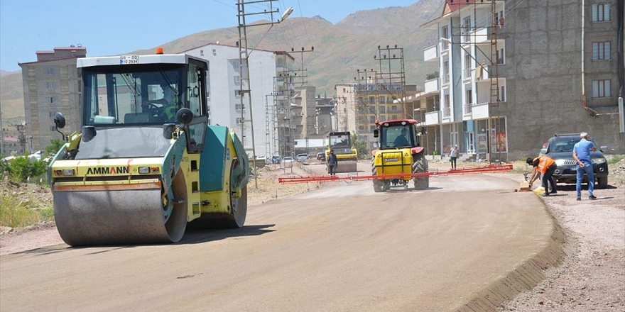 Yıllardır Hizmetlerden Mahrum Bırakılan Yüksekova'nın Çehresi Projelerle Değişiyor