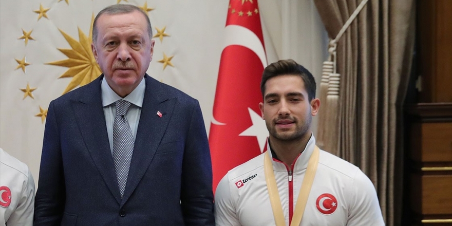 Cumhurbaşkanı Erdoğan Milli Cimnastikçi İbrahim Çolak'ı Tebrik Etti