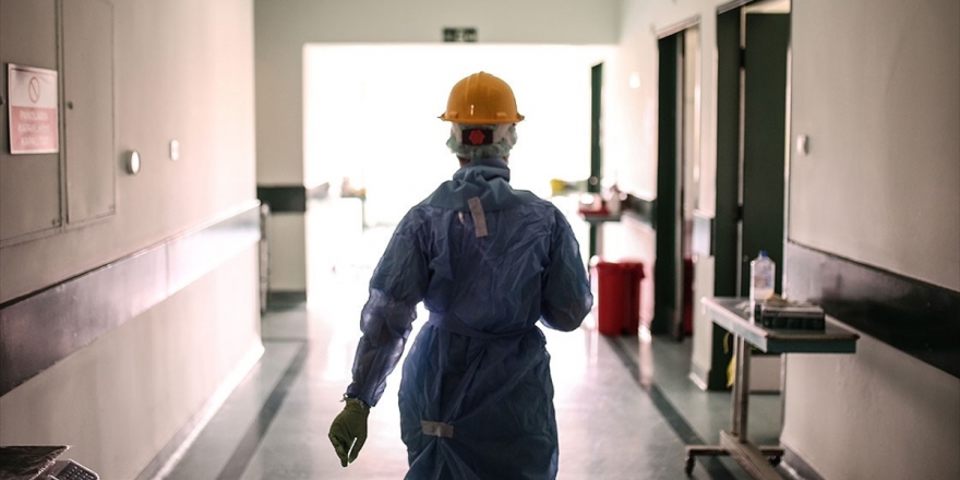 Türkiye'de Son 24 Saatte 26 Bin 919 Kişinin Testi Pozitif Çıktı, 218 Kişi Hayatını Kaybetti