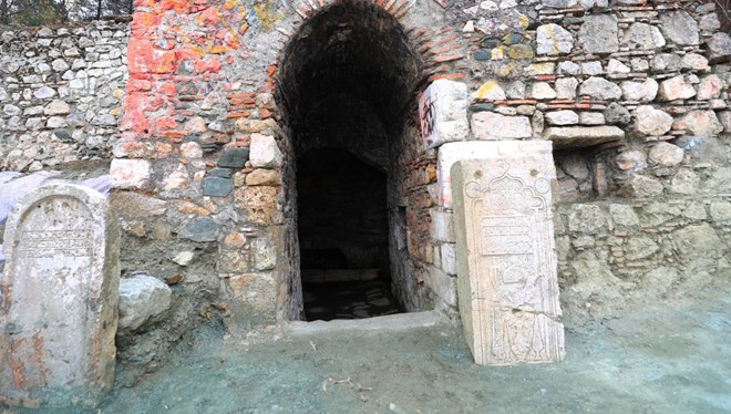 Amasya'daki arkeolojik kazıda 'rahip mezar taşı' bulundu