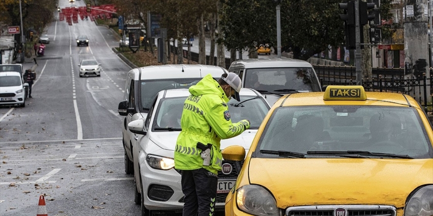 Yılbaşında Hafta Sonu Kısıtlamalarındaki Usul Ve Esaslar Geçerli Olacak