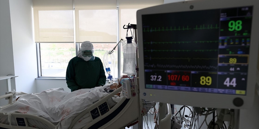 Türkiye'de Son 24 Saatte 32 Bin 102 Kişinin Kovid-19 Testi Pozitif Çıktı, 235 Kişi Hayatını Kaybetti