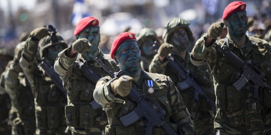 Yunanistan, Ekonomisindeki Daralmaya Rağmen Son 11 Yılın En Yüksek Savunma Bütçesini Açıkladı