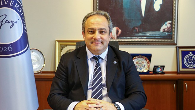 Toplum Bilimleri Kurulu üyesinden sitem: Kısıtlamada koridora halı serip halay çekmişler