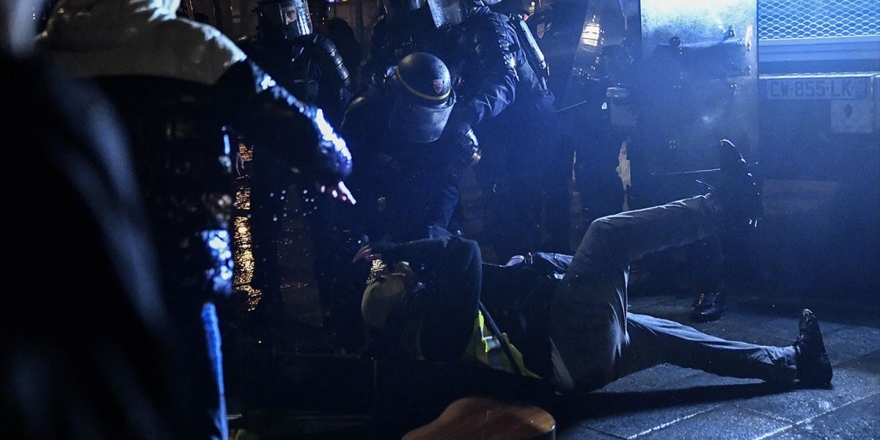 Fransa’da Polislerden Şiddet İtirafı