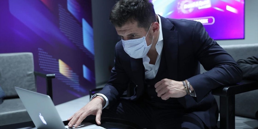 Emre Belözoğlu'nun Tercihi 'Buz Tutan Gölde Futbol'