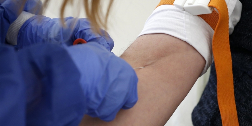 Salgınla Mücadelede "Toplumsal Bağışıklığı" Sağlamanın Yolu Kovid-19 Aşısı