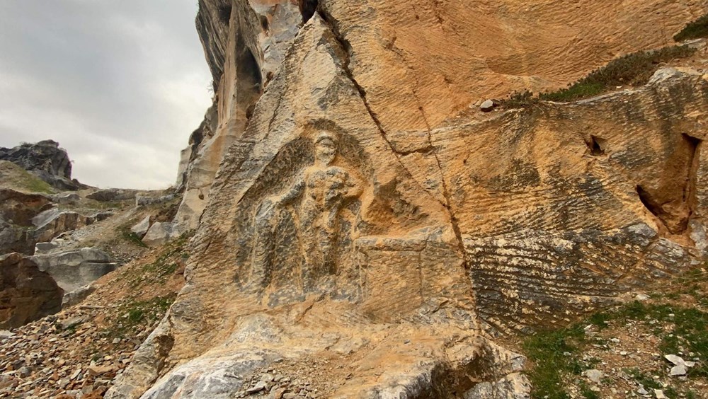 2 bin yıllık Herkül'ü delik deşik ettiler