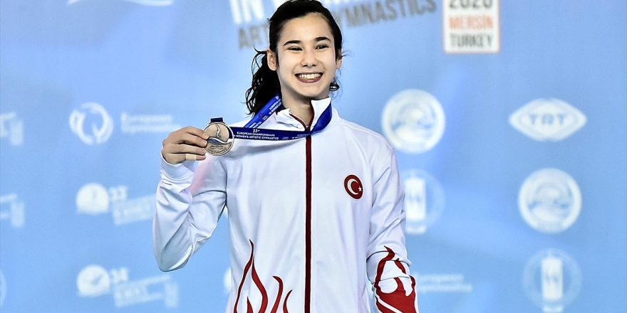 Cimnastiğin "Yükselen Yıldızı" Derin Tanrıyaşükür'ün İlk Madalya Sevinci
