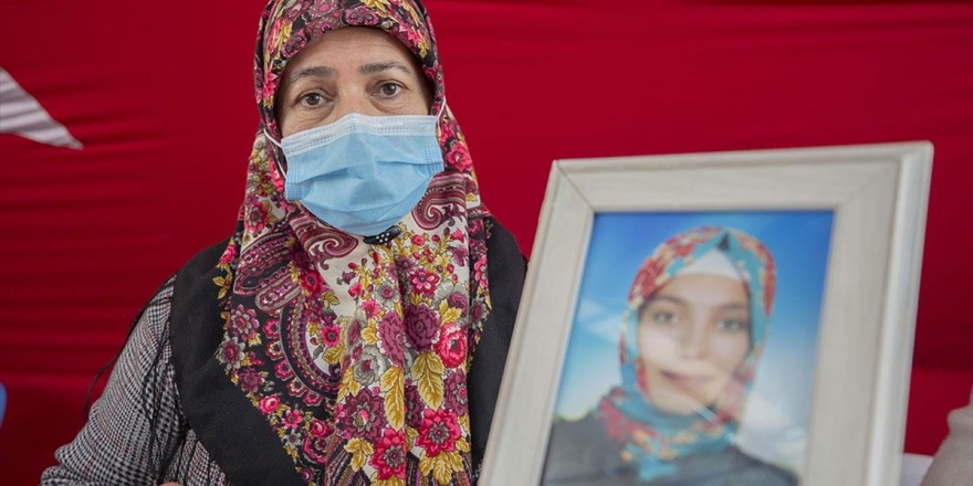 Diyarbakır Annelerinden Akkuş: Elinizden Kaleminizi Alıp Silah Verdiler