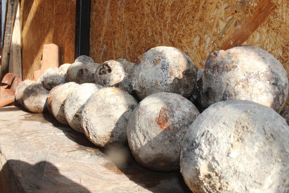 Ünye Kalesi’nin dehlizlerinde sikke, çömlek ve gülleler bulundu