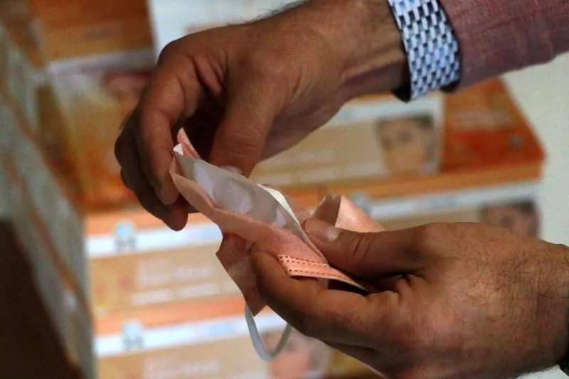 Koronavirüsü yüzde 99.9 oranında öldürdüğü öne sürülen maske Türkiye’de